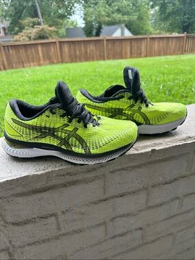 Asics Men’s Gel Saiun, Safety Yellow and Black Running Shoes